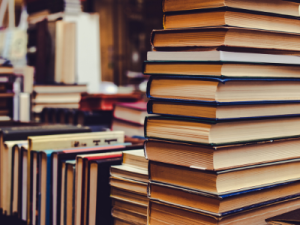 libri accatastati